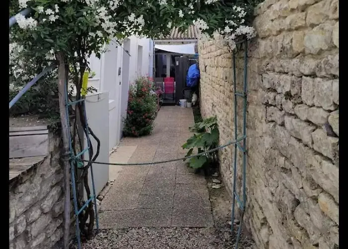 Appartement raffiné près de la mer et des commerces